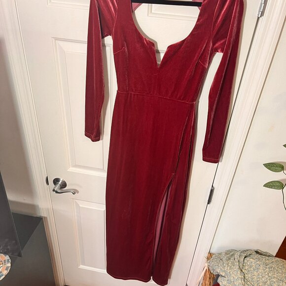 Going for Glamour Mauve Velvet Backless Long Sleeve Maxi Dress - Picture 2 of 6